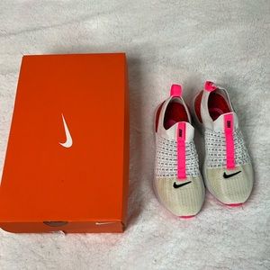 Nike. Like new. Size 6.5. Off white color.